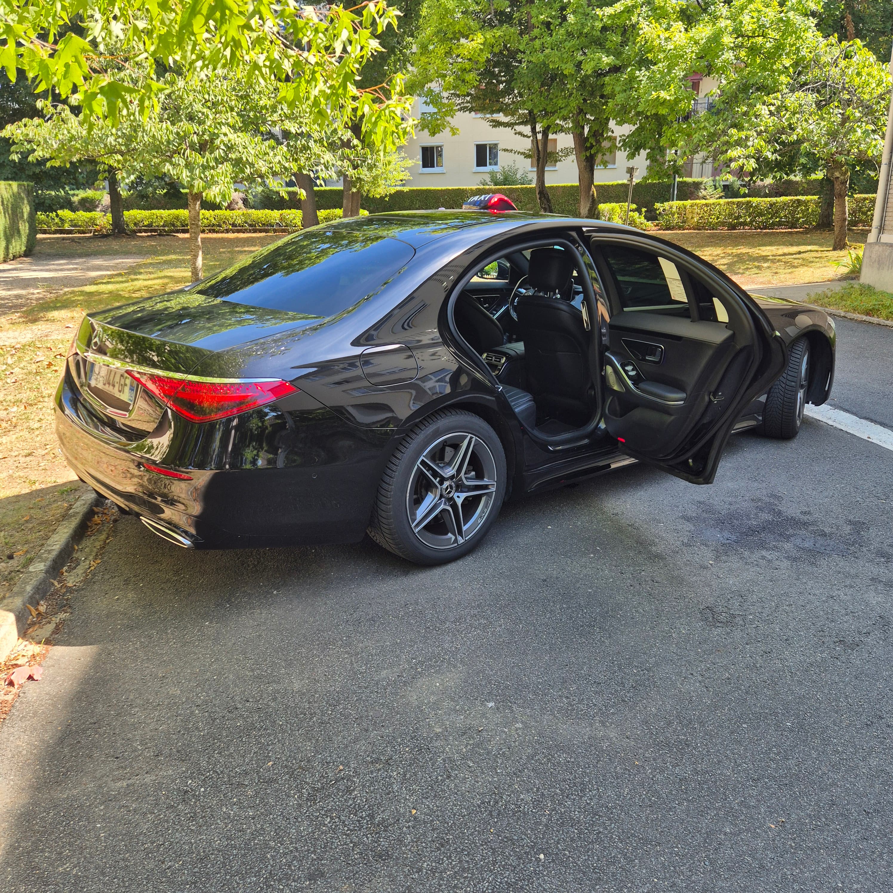 Taxi arc en ciel classe S à l'intérieur
