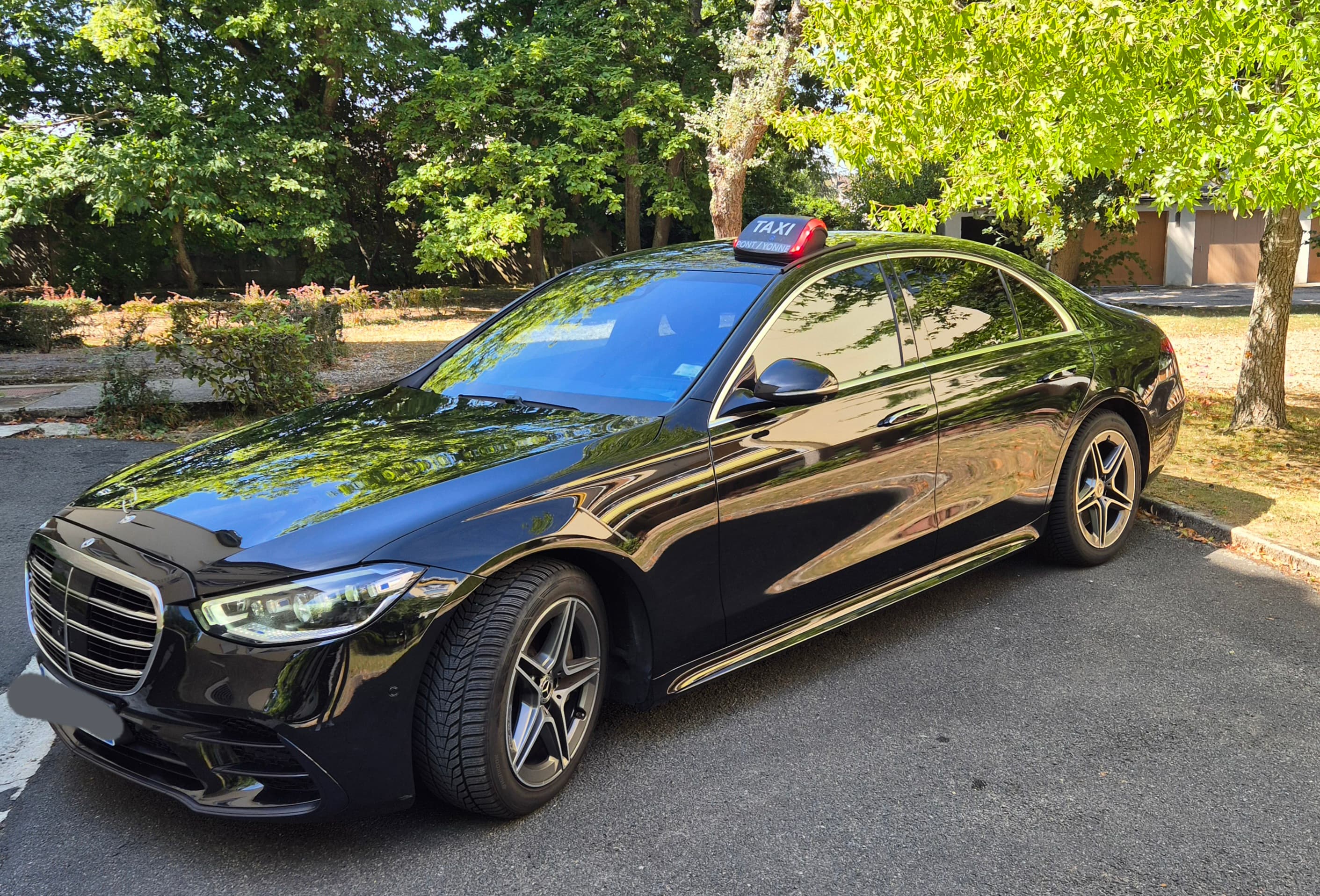 Taxi arc en ciel classe S à droite