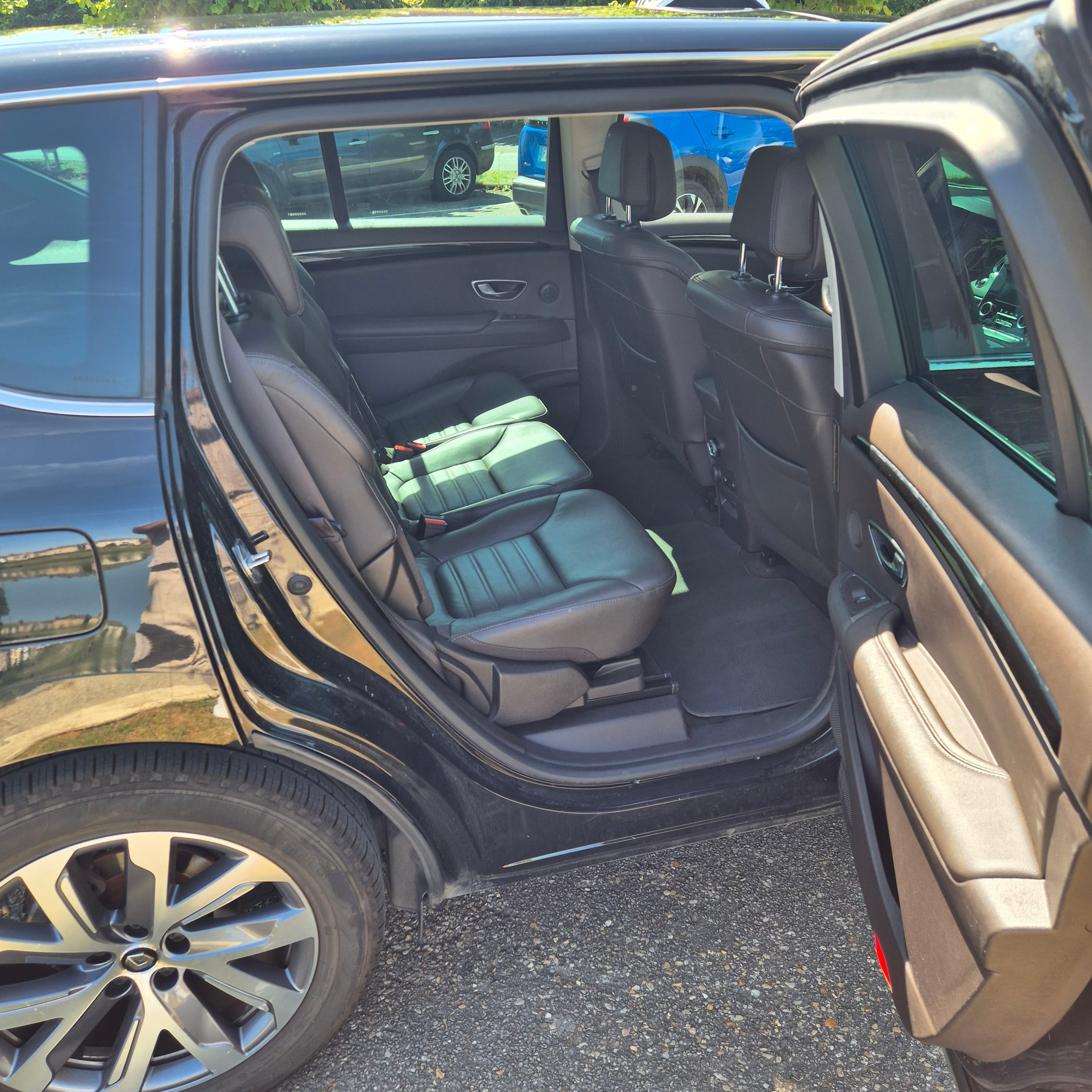 Taxi arc en ciel espace intérieur